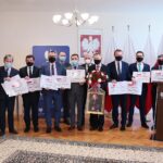 20.004.2021. Kielce. Przekazanie samorządom dofinansowania na ochronę wąwozów lessowych / Wiktor Taszłow / Radio Kielce