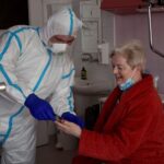 Żołnierze 10. Świętokrzyskiej Brygady Obrony Terytorialnej pomagali osobom przebywającym w szpitalach i domach pomocy społecznej w nawiązaniu kontaktu z najbliższymi / 0. Świętokrzyska Brygada Obrony Terytorialnej