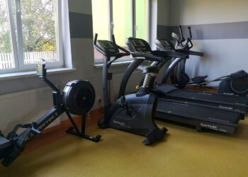 03.11.2020. Opatowiec. Siłownia w szkole podstawowej / Sławomir Kowalczyk