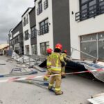 02.05.2021 Włoszczowa. Wiatr przewrócił rusztowanie / PSP Włoszczowa