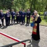 17.05.2021. Sandomierz. Otwarcie oddziału Świętokrzyskiego Ośrodka Doradztwa Rolniczego. Na zdjęciu (od lewej): Jerzy Pośpiech - dyrektor Świętokrzyskiego  Ośrodka Doradztwa Rolniczego w Modliszewicach, senator Jarosław Rusiecki, poseł Krzysztof Lipiec - prezes świętokrzyskich struktur PiS, Zbigniew Koniusz - wojewoda świętokrzyski, poseł Marek Kwitek, Alicja Szatan - dyrektor Zespołu Szkół Centrum Kształcenia Rolniczego w Sandomierzu, Marcin Muskus - kierownik oddziału Państwowego Instytutu Ochrony Roślin  i Nasiennictwa w Sandomierzu, Jacek Toś - dyrektor oddziału regionalnego Krajowego Ośrodka Wsparcia Rolnictwa w Kielcach, Waldemar Maruszczak - kierownik biura Agencji Restrukturyzacji  i Modernizacji Rolnictwa  w Sandomierzu, Marek Jońca - członek zarządu województwa świętokrzyskiego i ks. Tadeusz Pawłowski / Grażyna Szlęzak-Wójcik / Radio Kielce