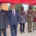 25.05.2021. Sandomierz. Powiatowe uroczystości z okazji Dnia Strażaka. Na zdjęciu: st. kpt Piotr Krytusa - komendant powiatowy PSP w Sandomierzu, Marcin Piwnik - starosta sandomierski, nadkom. Wojciech Szymczak - zastępca komendanta powiatowego policji w Sandomierzu, ppłk Artur Gołębiowski - komendant WKU w Sandomierzu, ppłk Daniel Wojtaszkiewicz - komendant Placówki Straży Granicznej w Kielcach, insp. Ryszard Komański - komendant powiatowy policji w Sandomierzu / Grażyna Szlęzak-Wójcik / Radio Kielce