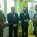 17.05.2021. Ostrowiec Św. Inauguracja kwalifikacji wojskowej w regionie. Na zdjęciu (od lewej): płk Jarosław Molisak - szef WSW w Kielcach, senator Jarosław Rusiecki, Zbigniew Koniusz - wojewoda świętokrzyski, ppłk Artur Gołębiowski - wojskowy komendant uzupełnień / Emilia Sitarska / Radio Kielce