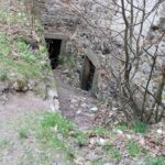 02.05.2021. Podzamcze Piekoszowskie. Ruiny pałacu Tarłów / Marcin Marszałek / Radio Kielce