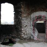 02.05.2021. Podzamcze Piekoszowskie. Ruiny pałacu Tarłów / Marcin Marszałek / Radio Kielce