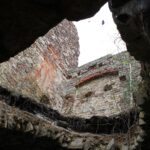 02.05.2021. Podzamcze Piekoszowskie. Ruiny pałacu Tarłów / Marcin Marszałek / Radio Kielce