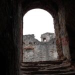 02.05.2021. Podzamcze Piekoszowskie. Ruiny pałacu Tarłów / Marcin Marszałek / Radio Kielce