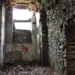 02.05.2021. Podzamcze Piekoszowskie. Ruiny pałacu Tarłów / Marcin Marszałek / Radio Kielce