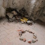 02.05.2021. Podzamcze Piekoszowskie. Ruiny pałacu Tarłów / Marcin Marszałek / Radio Kielce