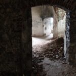 02.05.2021. Podzamcze Piekoszowskie. Ruiny pałacu Tarłów / Marcin Marszałek / Radio Kielce