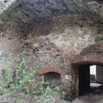 02.05.2021. Podzamcze Piekoszowskie. Ruiny pałacu Tarłów / Marcin Marszałek / Radio Kielce