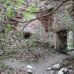 02.05.2021. Podzamcze Piekoszowskie. Ruiny pałacu Tarłów / Marcin Marszałek / Radio Kielce