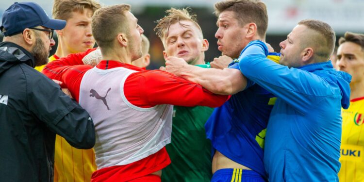 29.05. 2021. Kielce. 32. kolejka Fortuna 1 Ligi: Korona Kielce - Arka Gdynia. Awantura w doliczonym czasie gry / Paweł Jańczyk / Fotografia Piękna