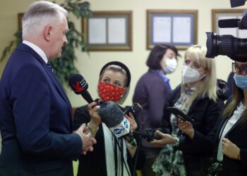 07.05.2021 Zawiercie. Wiceprezes Rady Ministrów, minister rozwoju, pracy i technologii Jarosław Gowin podczas konferencji prasowej dot. zawarcia umowy spółki SIM SMS / Waldemar Deska / PAP