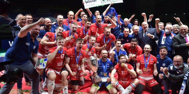 Siatkarze Grupy Azoty Kędzierzyn-Koźle triumfowali w Lidze Mistrzów / superfinals.cev.eu/en/ceremony