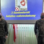 26.05.2021. Sandomierz. Wojskowe centrum rekrutacji. Na zdjęciu (od lewej): plutonowy  Adam Goździewski,  st. sierżant  Łukasz Szczucki 3 Batalion Radiotechniczny / Grażyna Szlęzak-Wójcik / Radio Kielce