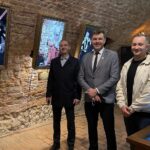 31.05.2021. Sandomierz. Podziemna Trasa Turystyczna. Wystawa multimedialna „Legendarna komnata”. Na zdjęciu (od lewej): Wojciech Dumin - dyrektor Sandomierskiego Centrum Kultury, Marcin Marzec - burmistrz Sandomierza, Grzegorz Bańkowski -  twórca wystawy / Grażyna Szlęzak-Wójcik / Radio Kielce