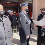 04.05.2021. Koprzywnica. Koprzywnickie bziuki wpisane na krajową listę niematerialnego dziedzictwa kulturowego UNESCO. Na zdjęciu (od lewej): Zdzisław Nasternak - wiceprzewodniczący Rady Powiatu Sandomierskiego, Zdzisław Cebuchowski - prezes Ochotniczej Straży Pożarnej w Koprzywnicy i Aleksandra Klubińska - burmistrz Koprzywnicy / Grażyna Szlęzak-Wójcik / Radio Kielce