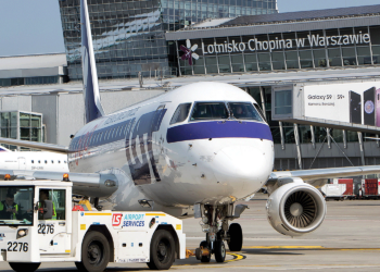 samolot, LOT, lotnisko / LOT Polish Airlines