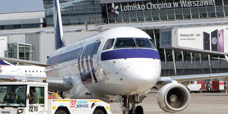 samolot, LOT, lotnisko / LOT Polish Airlines