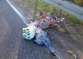 11.05.2021. Zborówek. Potrącenie rowerzysty przez samochód ciężarowy / policja