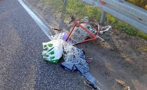 11.05.2021. Zborówek. Potrącenie rowerzysty przez samochód ciężarowy / policja