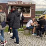 22.05.2021. Sandomierz. Food trucki przy nadwiślańskim bulwarze / Grażyna Szlęzak-Wójcik / Radio Kielce