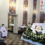 16.05.2021. Dwikozy. 80 lat parafii pw. św. Andrzeja Boboli. Msza pod przewodnictwem biskupa diecezji sandomierskiej Krzysztofa Nitkiewicza / Grażyna Szlęzak-Wójcik / Radio Kielce