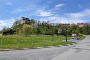 10.05.2021. Sandomierz. Miejsce na parking od strony ulicy Browarnej / Grażyna Szlęzak-Wójcik / Radio Kielce