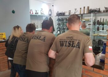 17.05.2021 Koprzywnica. Mini muzeum. Na zdjęciu członkowie Grupy Eksploracyjno-Historycznej „Wisła”, którzy przekazali eksponaty / Miejsko-Gminny Ośrodek Kultury w Koprzywnicy