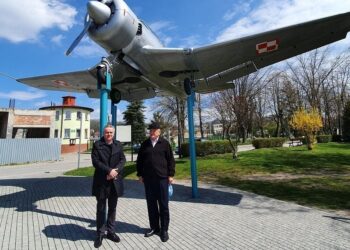 07.05.2021. Na zdjęciu (od lewej): Włodzimierz Badurak - burmistrz Pińczowa i  Józef Zając - senator RP, doktor habilitowany, profesor Państwowej Wyższej Szkoły Zawodowej w Chełmie, pełniący funkcję prorektora do spraw rozwoju. / pinczow.com.pl