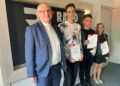 Sukces kieleckich licealistów. Są wśród ośmiu najlepszych w konkursie biblijnym - Radio Kielce 28.05.2021. Kielce. Zwycięzcy etapu diecezjalnego Ogólnopolskiego Konkursu Wiedzy Biblijnej. Na zdjęciu (od lewej): ks. Jacek Malewski - katecheta, Konrad Kuleta, Kuba Urbański, Julia Sędek - uczniowie II LO im. Jana Śniadeckiego / Marlena Płaska / Radio Kielce
