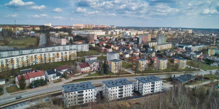 17.05.2021 Starachowice. Bloki komunalne przy ul. Piłsudskiego / UM Starachowice