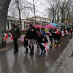 03.05.2021 Busko-Zdrój. Rocznica uchwalenia Konstytucji 3 Maja. Przemarsz buskich harcerzy z kościoła pod pomnik Tadeusza Kościuszki / Marta Gajda / Radio Kielce