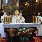 03.05.2021 Sandomierz. Katedra. Msza święta. Na zdjęciu (w środku): biskup Krzysztof Nitkiewicz / ks Wojciech Kania