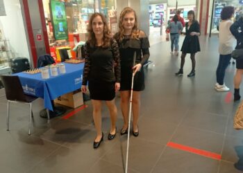 Na zdjęciu (od lewej): Gabriela Rubak i Milena Rot z Fundacji "Szansa dla Niewidomych" / Iwona Murawska / Radio Kielce
