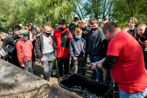 24.05.2021. Połaniec. Akcja zarybiania Wisły / Enea Elektrownia Połaniec