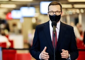 30.03.2021. Warszawa. Konferencja w sprawie szczepień. Na zdjęciu: premier Mateusz Morawiecki / KPRM