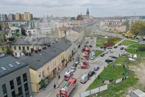 04.05.2021 Kielce. Pożar kamienicy przy ulicy Piotrkowskiej / Jarosław Kubalski / Radio Kielce