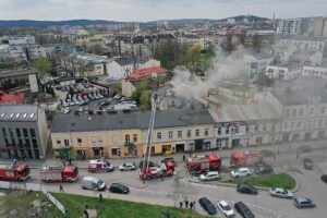 04.05.2021 Kielce. Pożar kamienicy przy ulicy Piotrkowskiej / Jarosław Kubalski / Radio Kielce