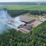 17.05.2021. Krasocin. Dogaszanie pożaru na terenie zakładu Zefir / Jarosław Kubalski / Radio Kielce