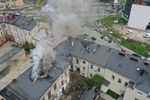 04.05.2021 Kielce. Pożar kamienicy przy ulicy Piotrkowskiej / Jarosław Kubalski / Radio Kielce