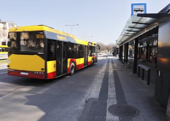 przystanek autobusowy, autobus MPK Kielce / Jarosław Kubalski / Radio Kielce
