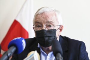 26.05.2021. Wiślica. Podpisanie umowy na dofinansowanie rewitalizacji grodziska. Na zdjęciu: poseł Krzysztof Lipiec - lider świętokrzyskich struktur PiS / Jarosław Kubalski / Radio Kielce