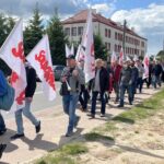 28.05.2021. Starachowice. Pikieta przed zakładami MAN / Anna Głąb / Radio Kielce