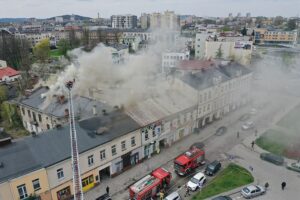 04.05.2021 Kielce. Pożar kamienicy przy ulicy Piotrkowskiej / Jarosław Kubalski / Radio Kielce