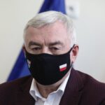 26.05.2021. Wiślica. Podpisanie umowy na dofinansowanie rewitalizacji grodziska. Na zdjęciu: Andrzej Bętkowski - marszałek województwa świętokrzyskiego / Jarosław Kubalski / Radio Kielce