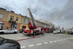 04.05.2021 Kielce. Pożar kamienicy przy ulicy Piotrkowskiej / Jarosław Kubalski / Radio Kielce