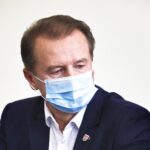 26.05.2021. Wiślica. Podpisanie umowy na dofinansowanie rewitalizacji grodziska. Na zdjęciu: Jarosław Jaworski - burmistrz miasta i gminy Wiślica / Jarosław Kubalski / Radio Kielce