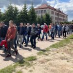 28.05.2021. Starachowice. Pikieta przed zakładami MAN / Anna Głąb / Radio Kielce